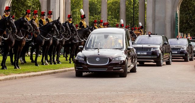 El cortejo fúnebre, llegando a Westmister. (Reuters/Leila Coker)