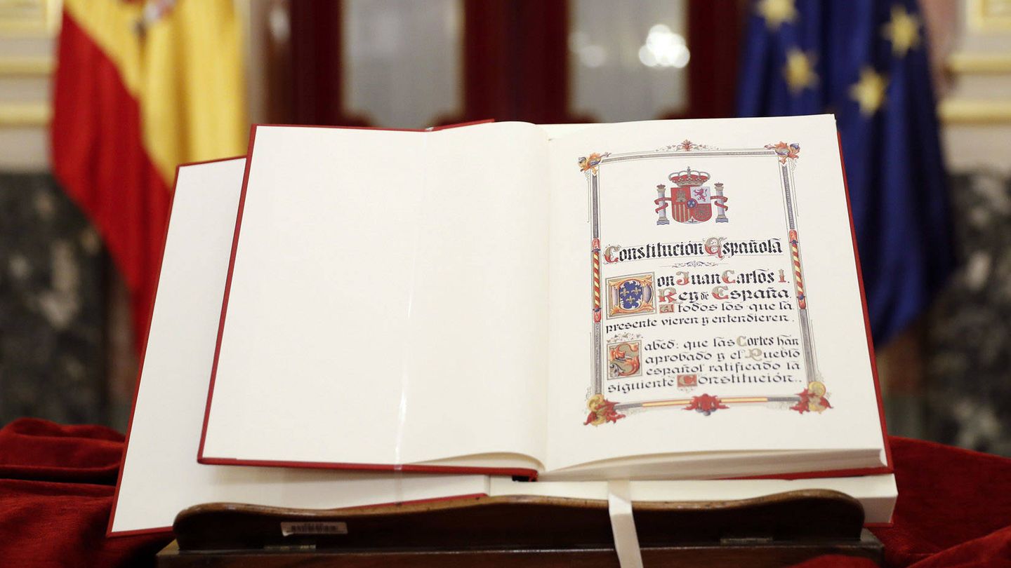 Ejemplar de la Constitución Española. (EFE)