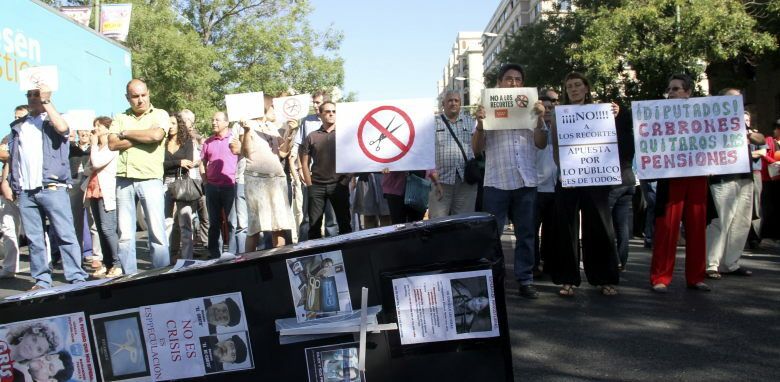 Protesta de funcionarios y trabajadores del Canal de Isabel II y del Consorcio de la Comunidad de Madrid. (EFE)