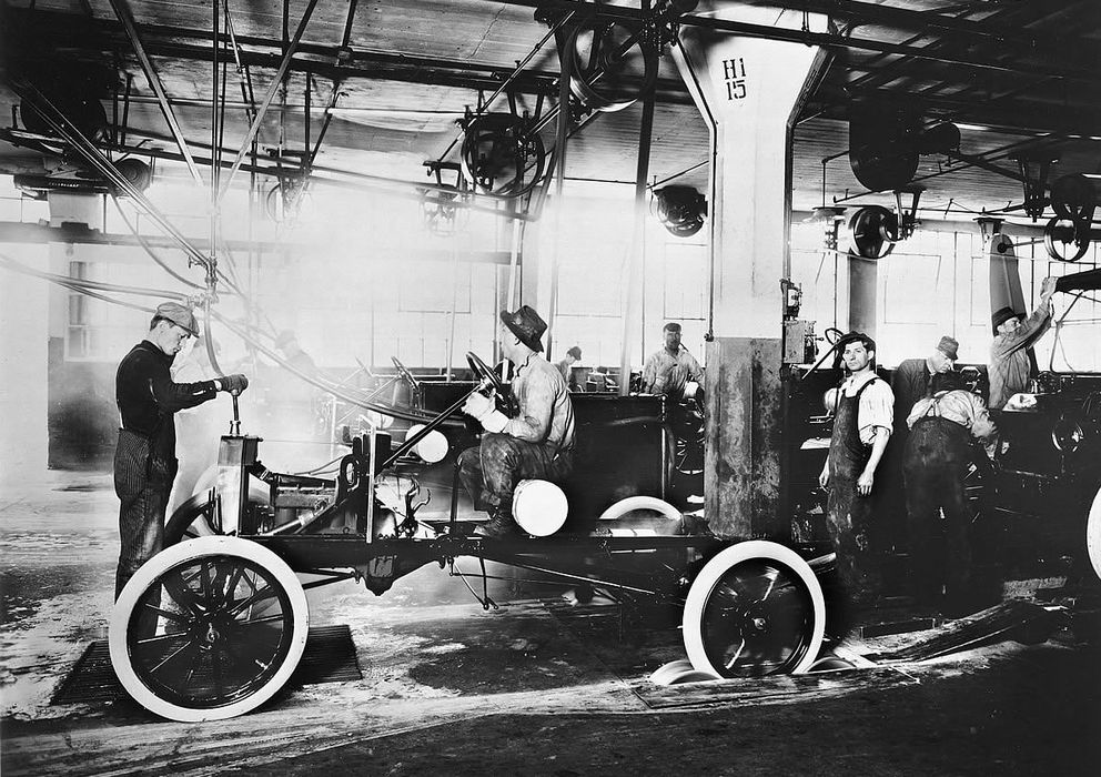 Foto: Cadena de montaje de Ford a principios del siglo XX