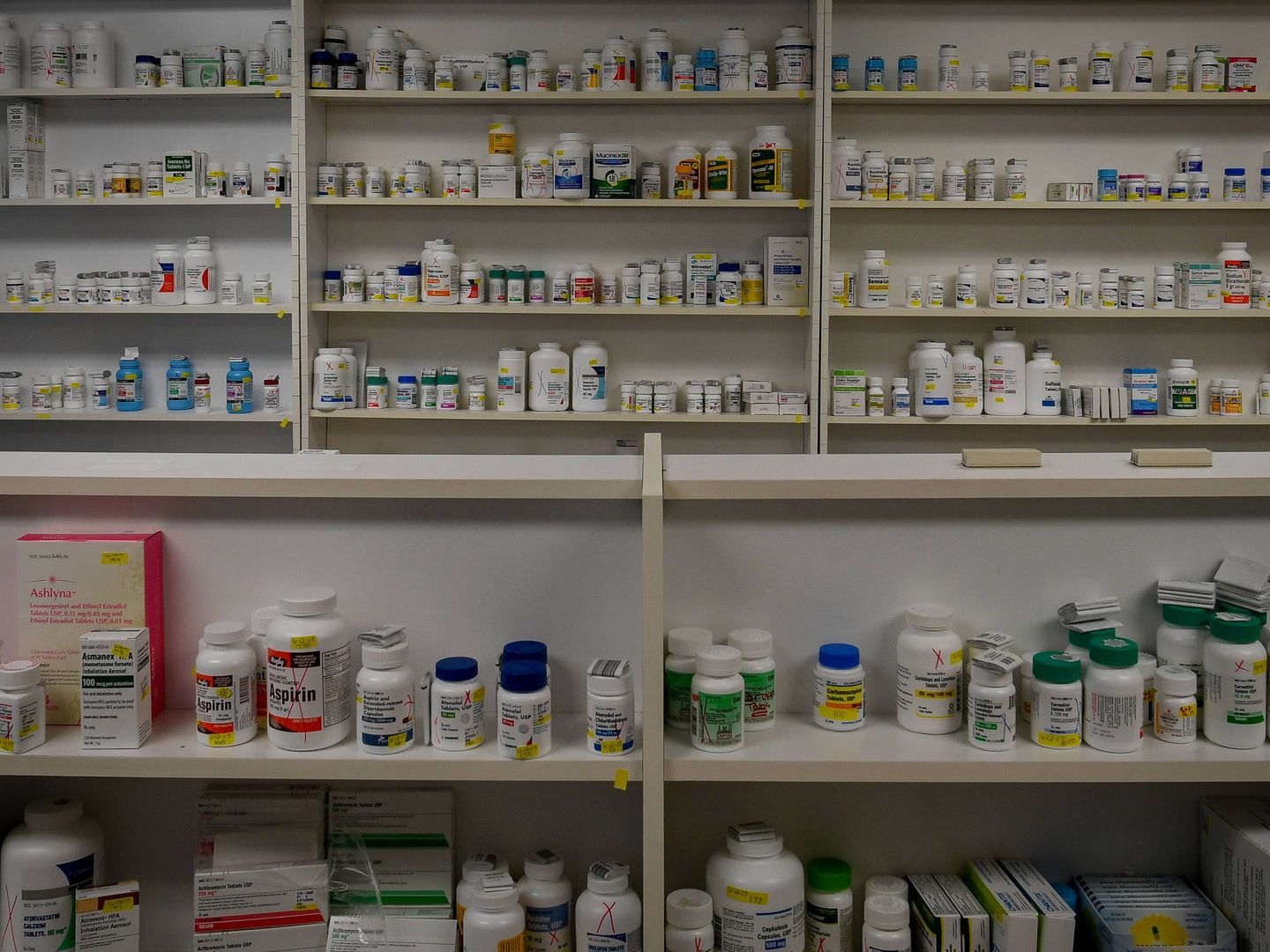 Medicamentos en las estanterías de una farmacia en Portsmouth, Ohio, en junio de 2017. (Reuters)