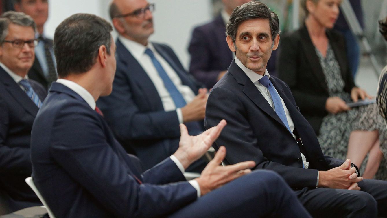 Foto: El presidente de Telefónica, José María Álvarez-Pallete (d), y el presidente del Gobierno de España, Pedro Sánchez, en 2020. (EFE/Emilio Naranjo)
