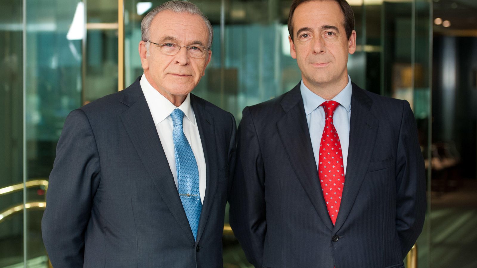 Foto: Isidre Fainé, presidente de CaixaBank (i) junto a Gonzalo Gortázar, consejero delegado de la entidad. (Caixabank)