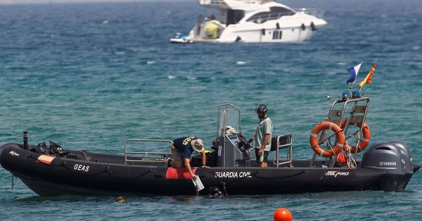 Foto: La armada llevará mar adentro el artefacto hallado en Badalona. (EFE)