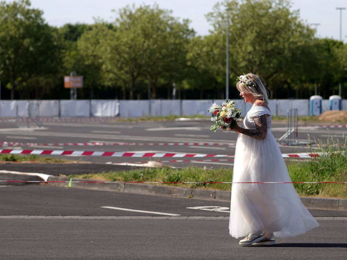 Foto: Una novia en Dusseldorf, Alemania, el pasado mayo. (EFE)