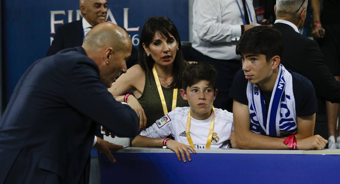 Zidane junto a su mujer Verónica y sus hijos Theo y Elyaz (Gtres)