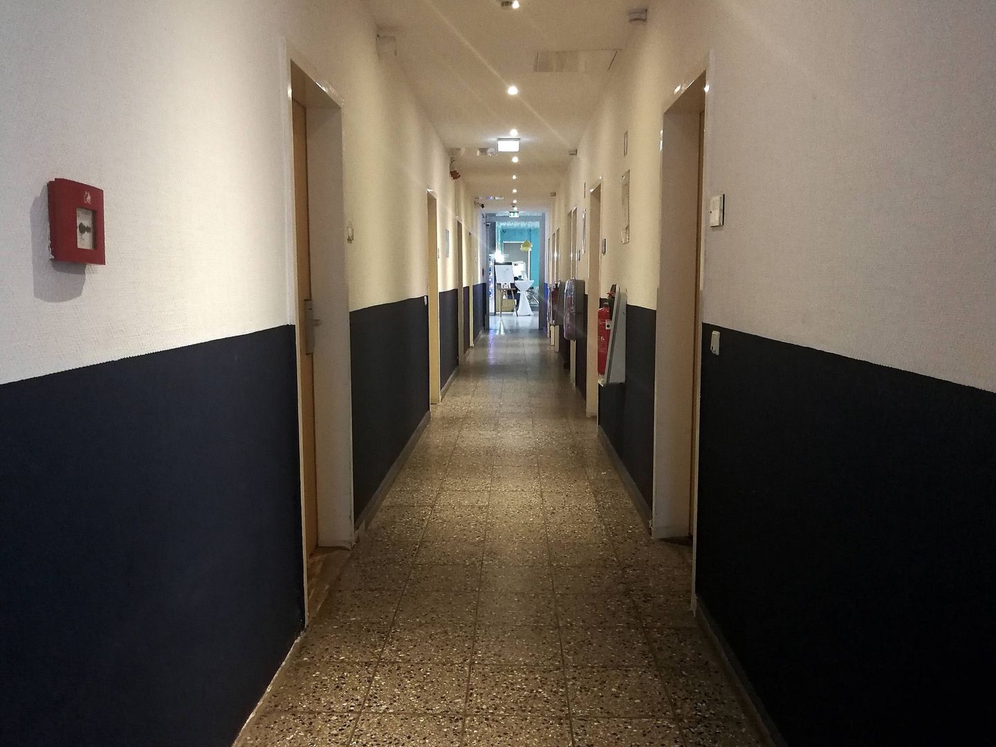 El interior del City Hostal Berlin, cuyas instalaciones pertenecen a la embajada norcoerana.
