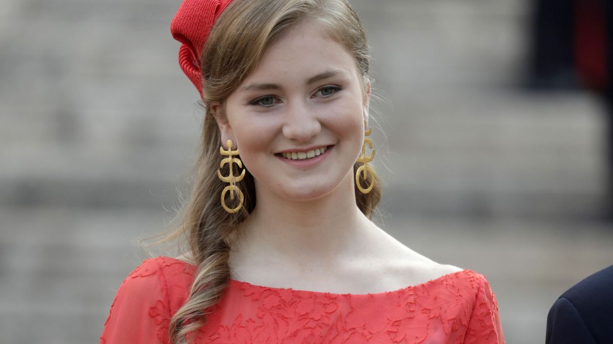 La princesa Elisabeth deslumbra de rojo en la Fiesta Nacional de Bélgica