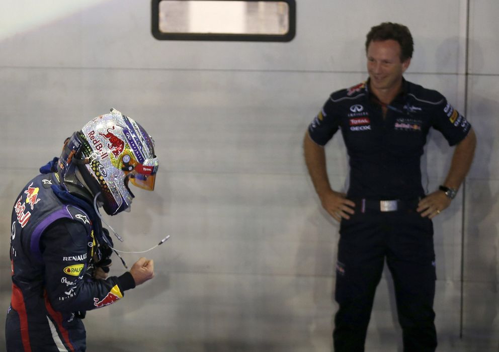 Foto: Sebastian Vettel se felicita ante la mirada de Christian Horner.