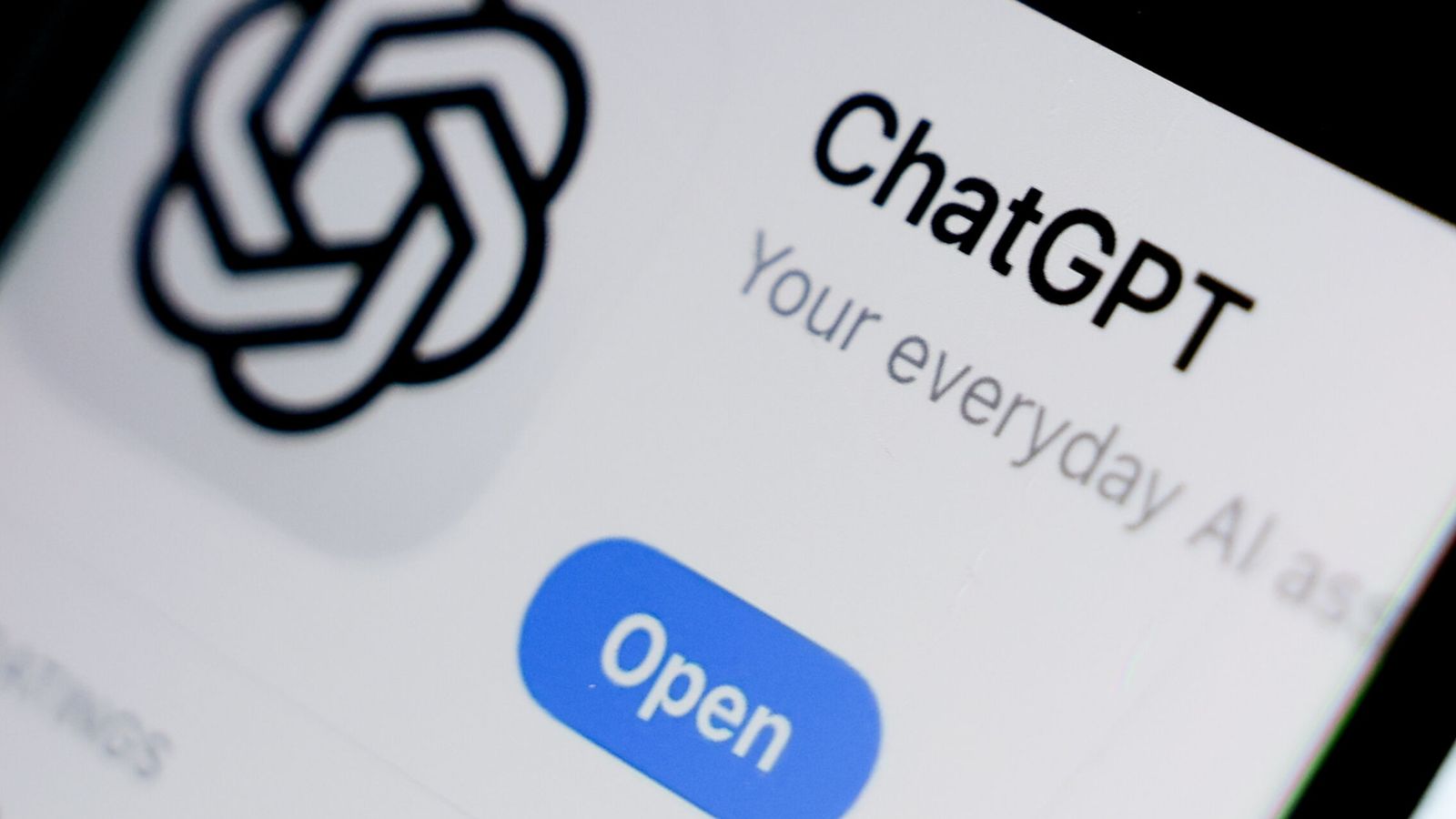 ChatGPT, Claude y Grok sufren una caída: los usuarios reportan problemas para acceder a las plataformas