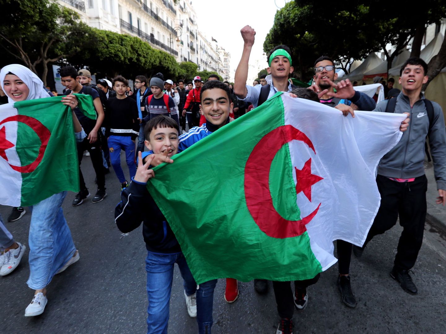 Estudiantes argelinos marchan contra la candidatura de Abdelaziz Bouteflika en Argel, el 10 de marzo de 2019. (EFE)