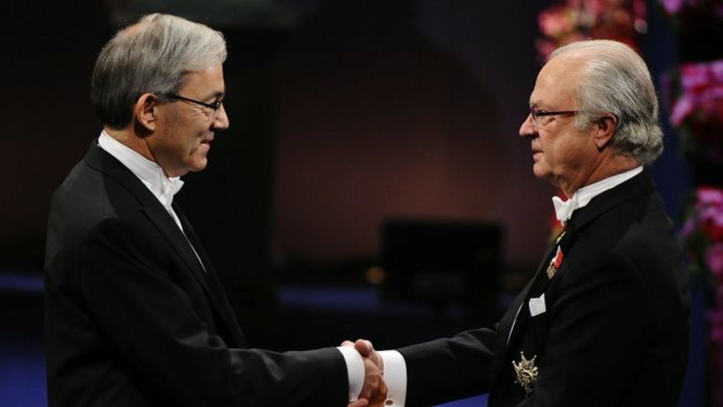 Christopher A. Pissarides receives his shared 2010 Nobel Prize in Economics from Sweden's King Carl XVI Gustaf at the Concert Hall in Stockholm