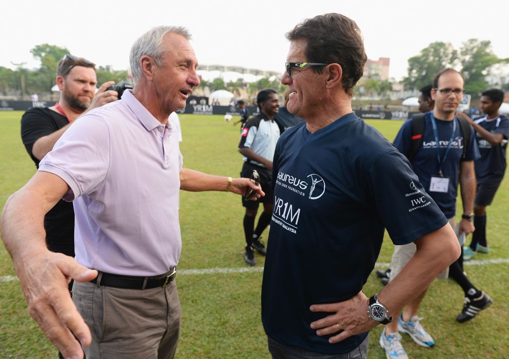 Foto: Johan Cruyff charla con Fabio Capello antes del partido benéfico (Laureus).
