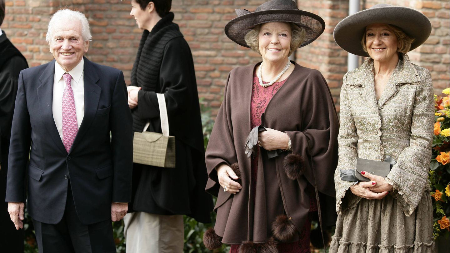 La princesa Beatriz de Holanda con Jorge Zorreguieta y Carmen Cerruti. (Gtres)