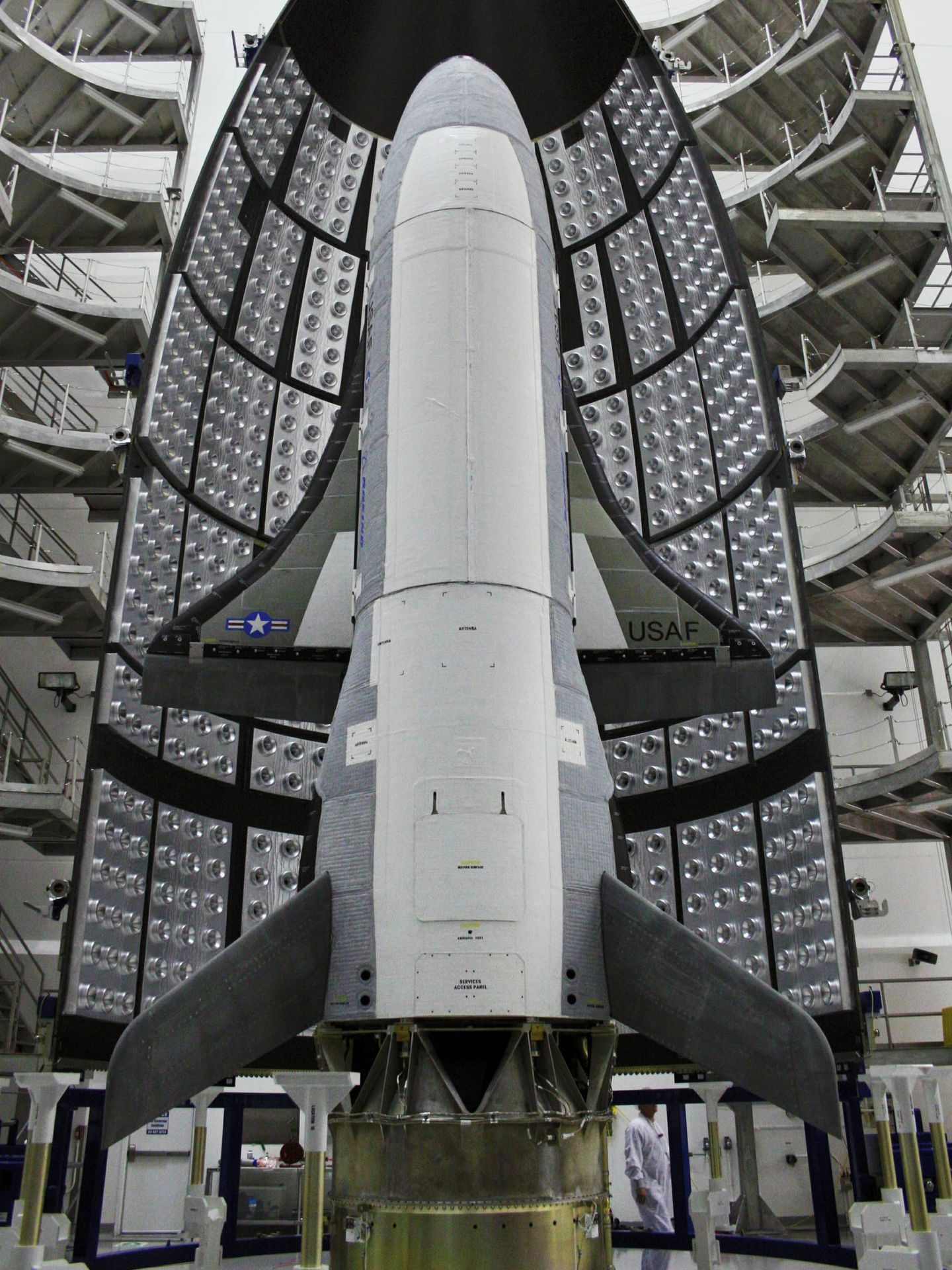 El X-37B de Boeing, preparándose en su cono de despegue. (Boeing)