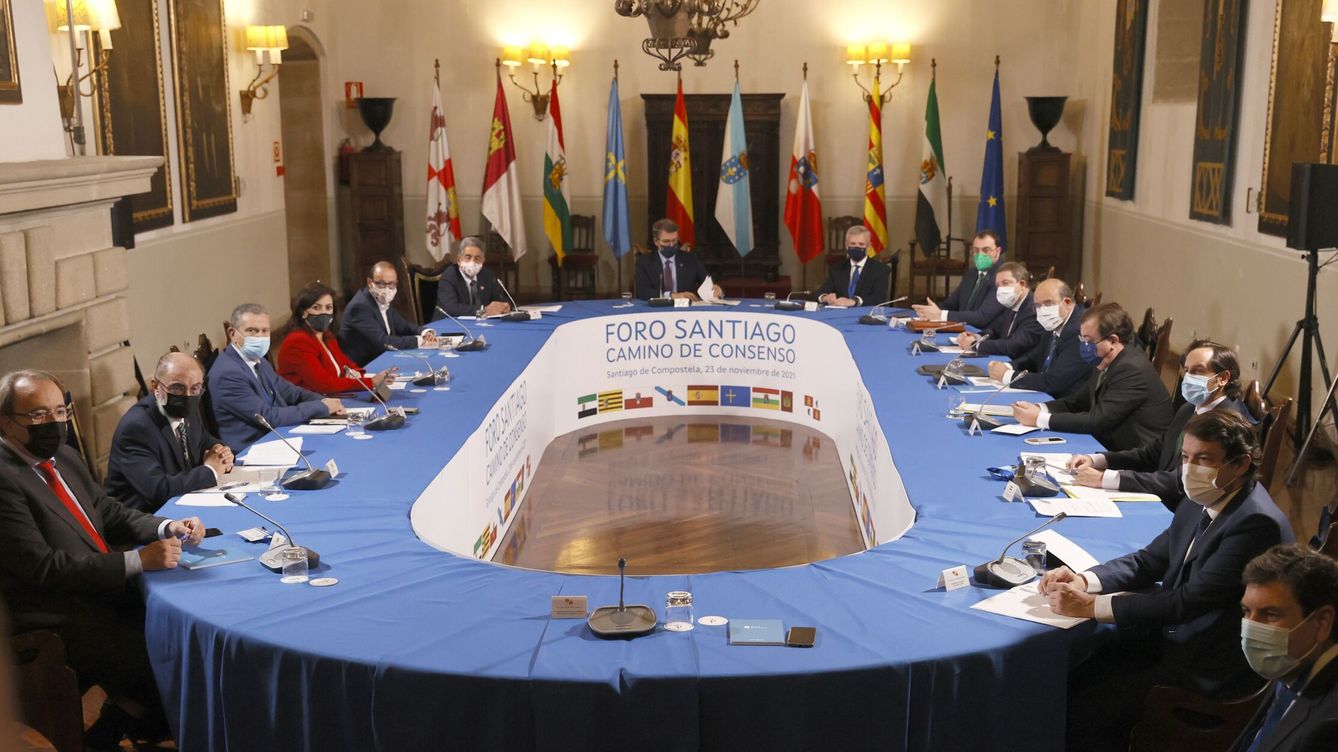 Foto: Feijóo reúne a siete presidentes autonómicos. (EFE/Lavandeira Jr)