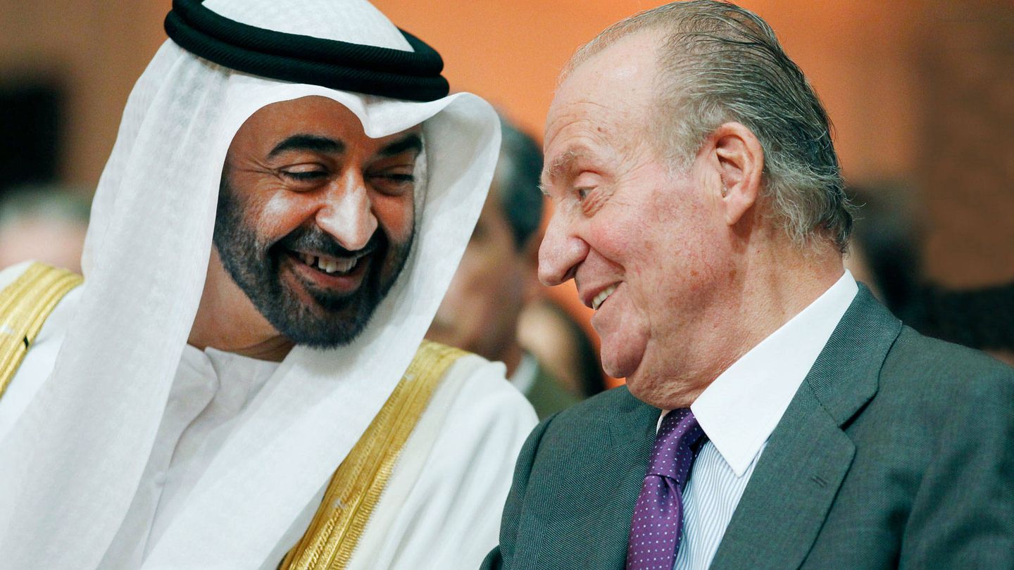 El rey Juan Carlos, con el príncipe heredero de Abu Dabi en una imagen de archivo. (EFE)