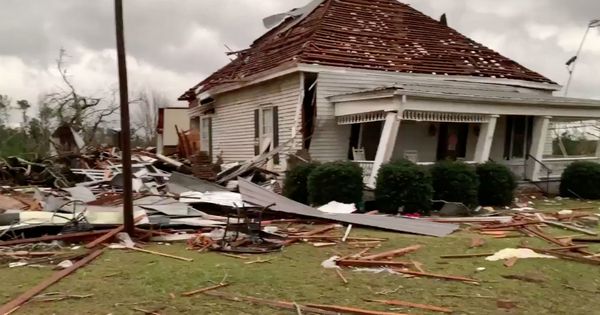 Foto: Imagen de cómo ha quedado una vivienda en Alabama. (Reuters)
