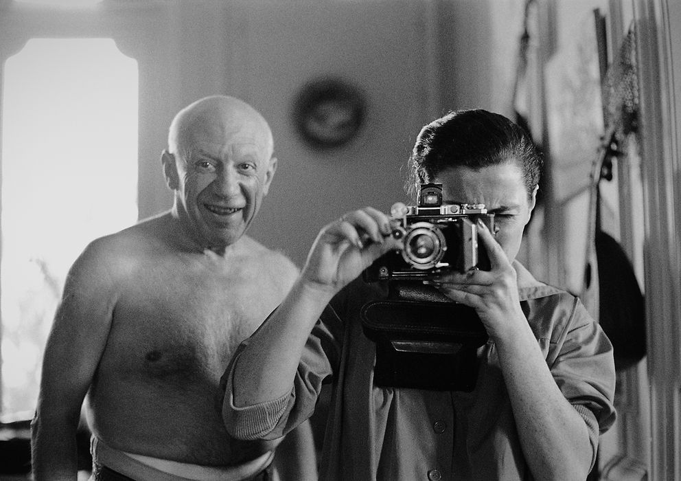 Foto: Pablo Picasso, junto a su última mujer Jacqueline Rocque, en Cannes, 1957. (David Douglas Duncan / Museo Picasso)