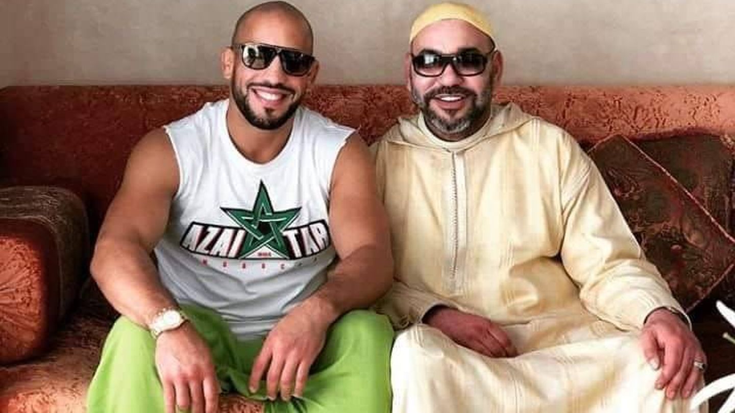 Mohamed VI con el boxeador Abu Zaiter, alemán de origen marroquí, en una foto publicada por la prensa digital de Marruecos coincidiendo con la fiesta del Eid el Fitr.