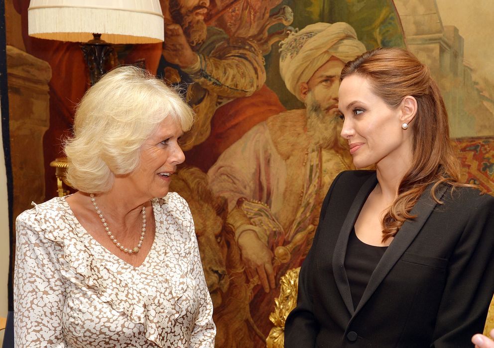 Foto: Angelina Jolie junto a la duquesa de Cornualles