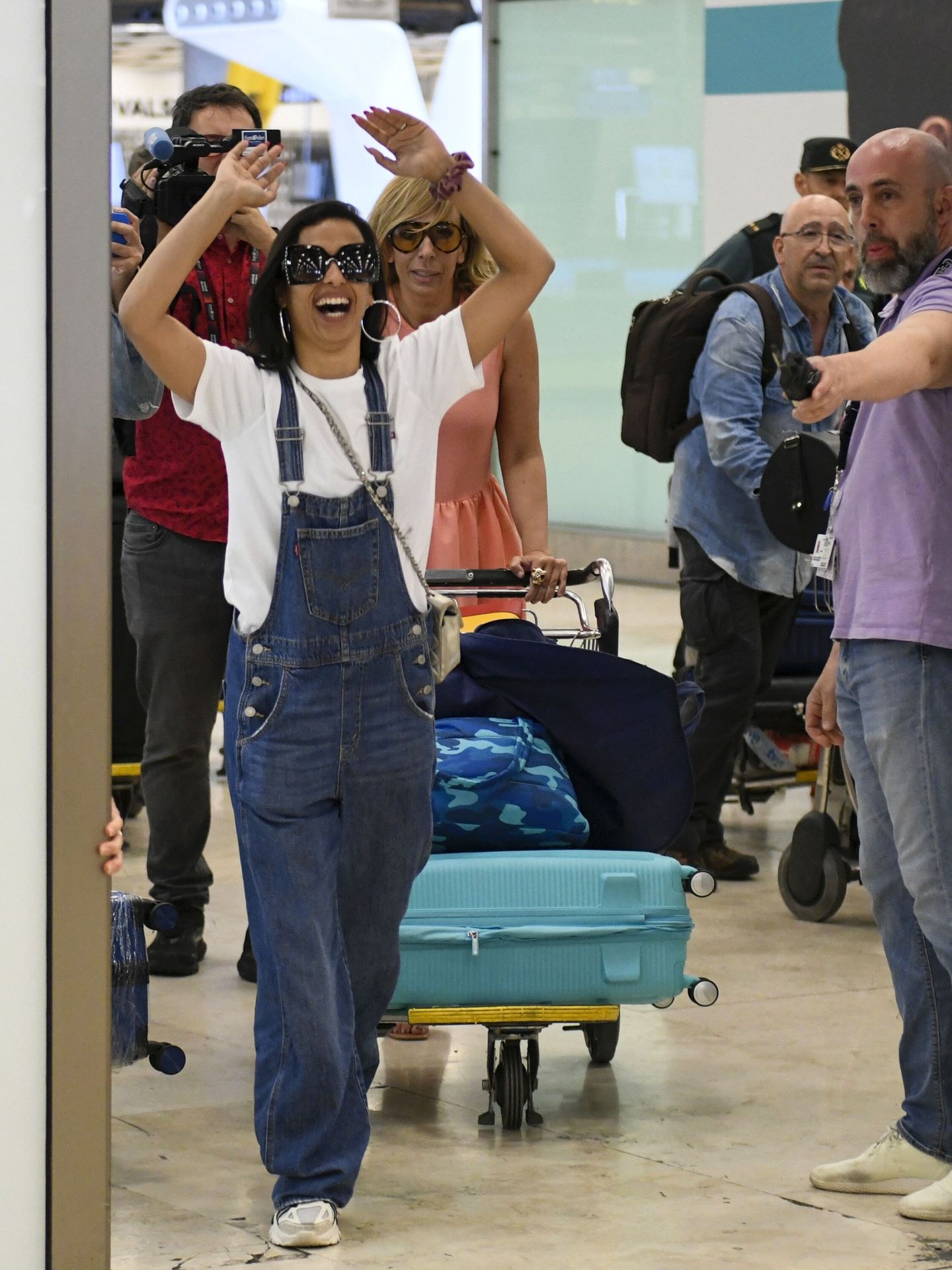Chanel, aterrizando en Madrid tras el festival. (EFE/Víctor Lerena)
