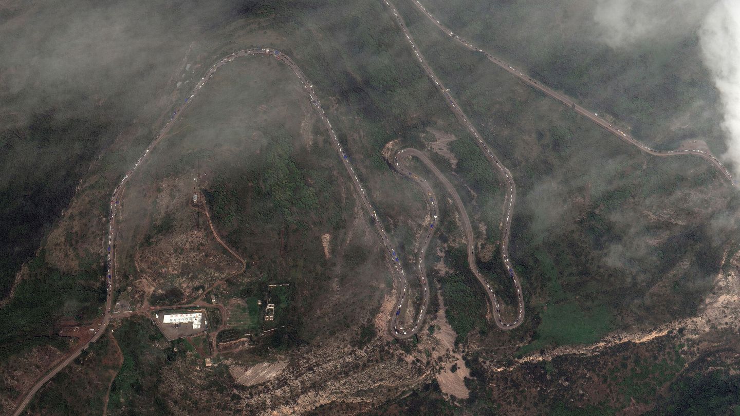 Imagen satelital del éxodo de la población de Nagorno-Karabaj. REUTERS