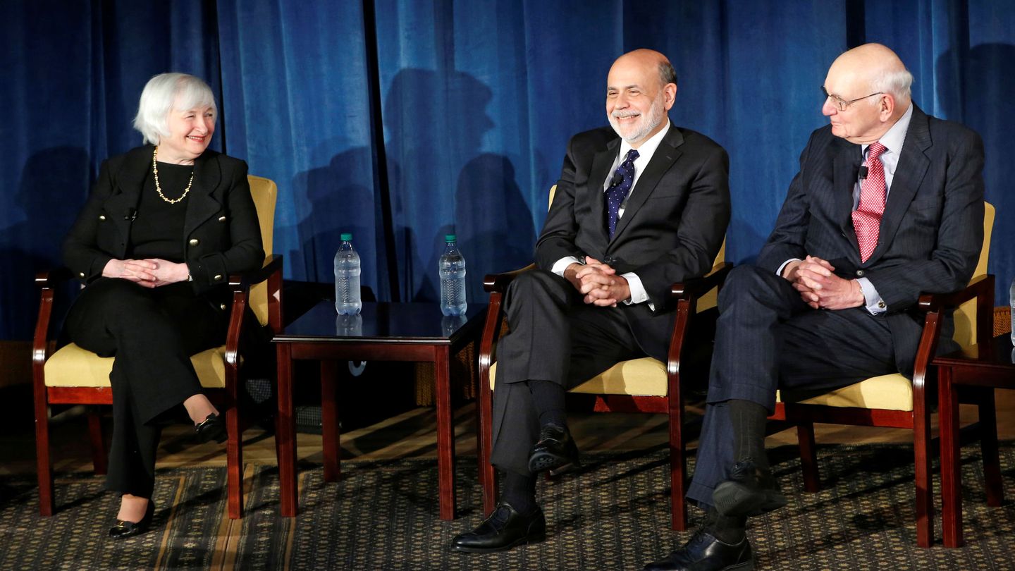 Los ex presidentes de la Reserva Federal, Janet Yellen, Ben Bernanke y Paul Volcker