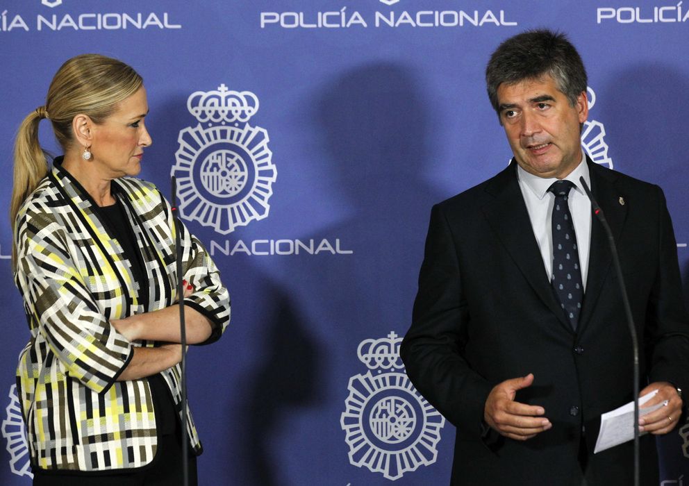 Foto: La delegada del Gobierno en Madrid, Cristina Cifuentes, y el director general de la Policía, Ignacio Cosidó. (EFE) 