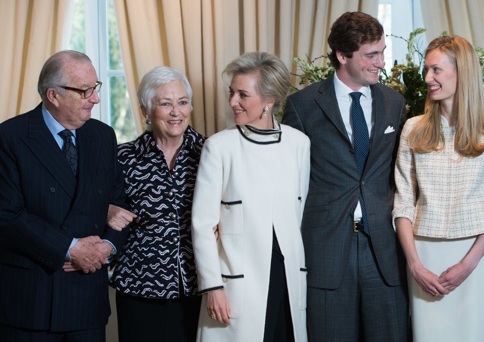 Foto: Amadeo junto a su futura esposa, su madre, la princesa Astrid, y sus abuelos, Alberto II y Paola (Gtres)