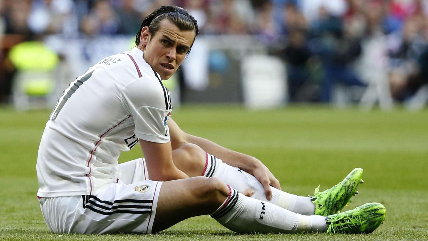 Gareth Bale, tras sufrir una lesión en un partido con el Real Madrid. (EFE)