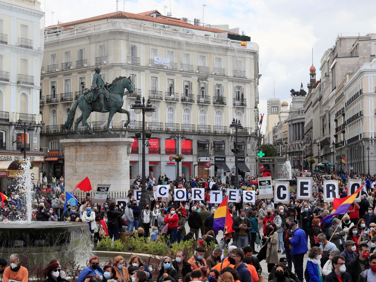 Foto: Momento de la manifestación por el 1 de Mayo de 2021. (EFE/Fernando Alvarado)