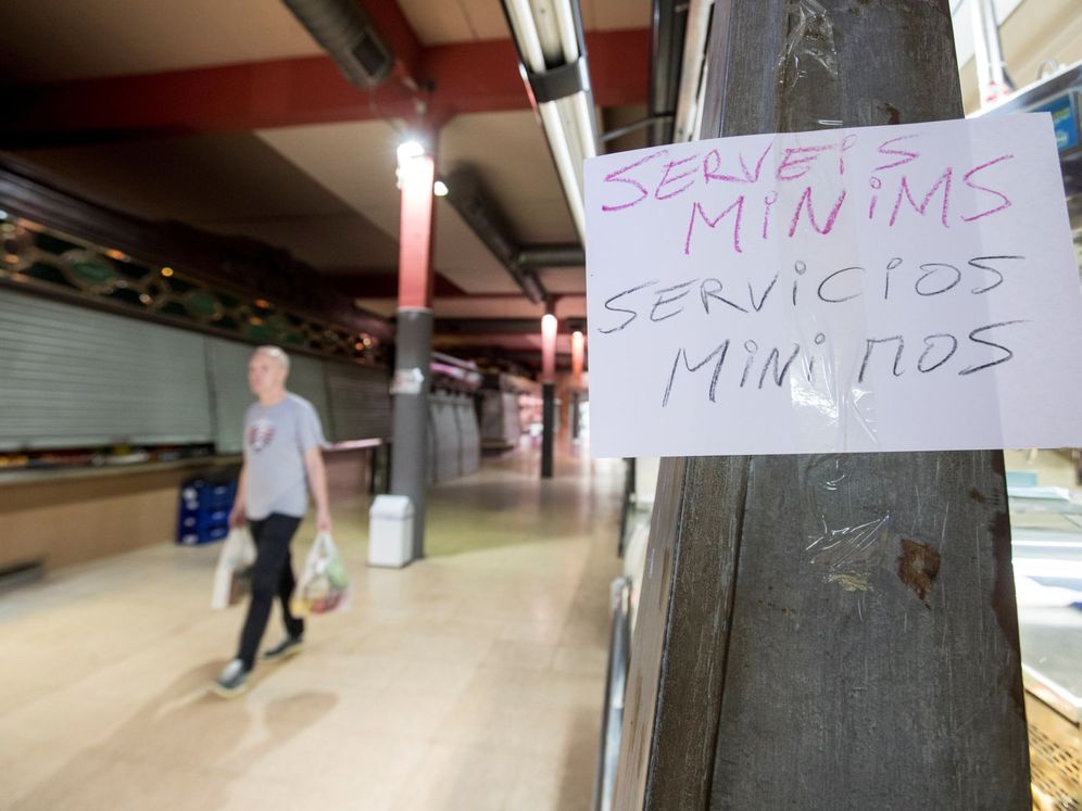 Foto: Muchas tiendas han cerrado; otras, están en 'servicios mínimos'. (EFE)