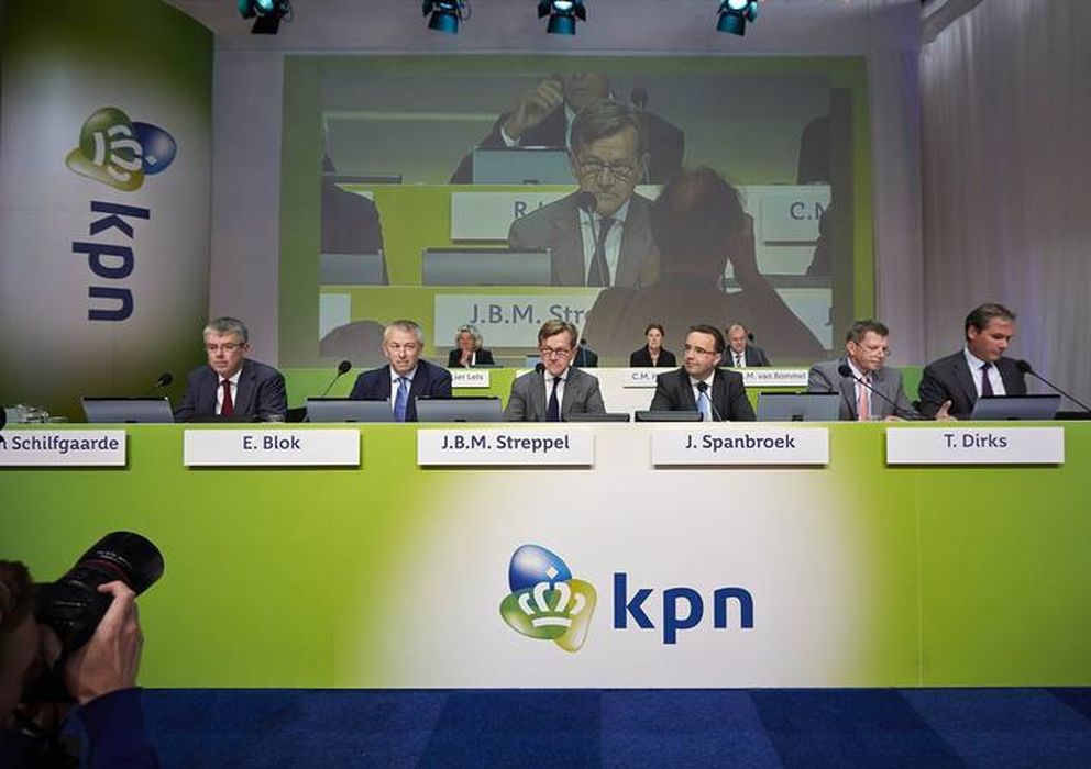 Foto: La junta de directores de KPN en la junta extraordinaria de accionistas en la sede de la compañía holandesa en La Haya. / REUTERS