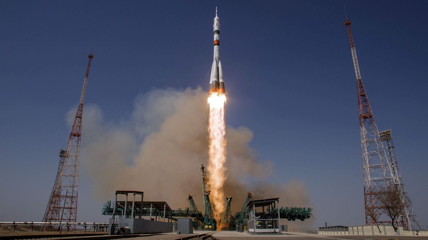 Un cohete ruso Soyuz MS-18 despega del cosmódromo de Baikonur en Kazajistán. (Reuters)