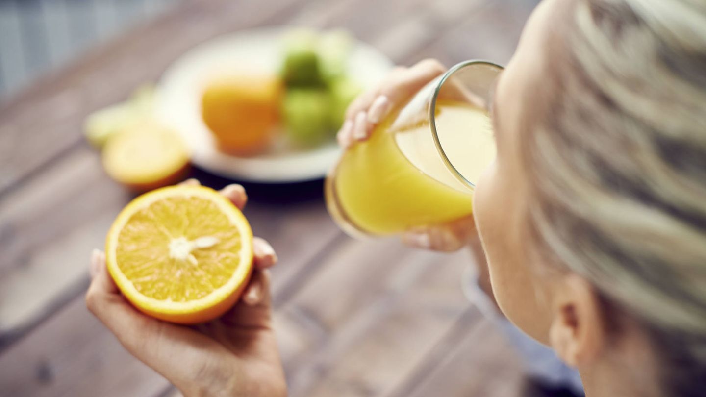 No se ha demostrado que los alimentos ricos en vitamina C, como las naranjas, reduzcan la incidencia de la gripe