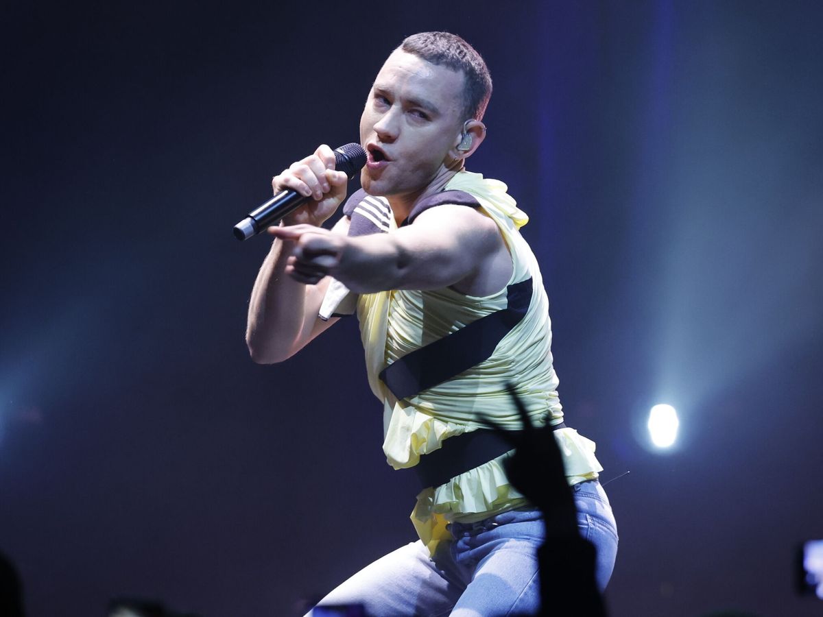 Foto: Imagen de la actuación de Olly Alexander durante la fiesta de Eurovisión que tuvo lugar en Suecia (EFE)