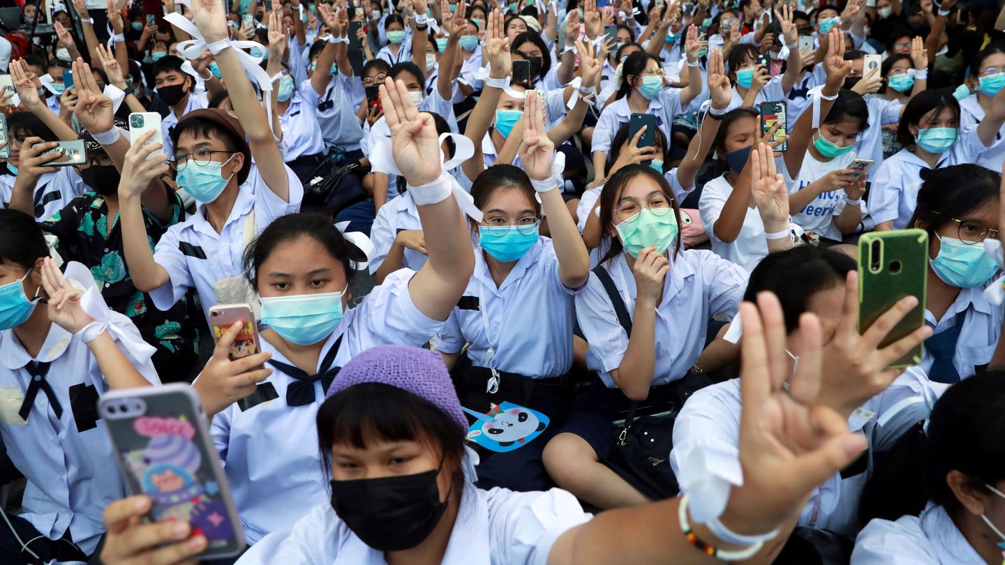 Imagen de una de las recientes manifestaciones de estudiantes en Bangkok. (Reuters)