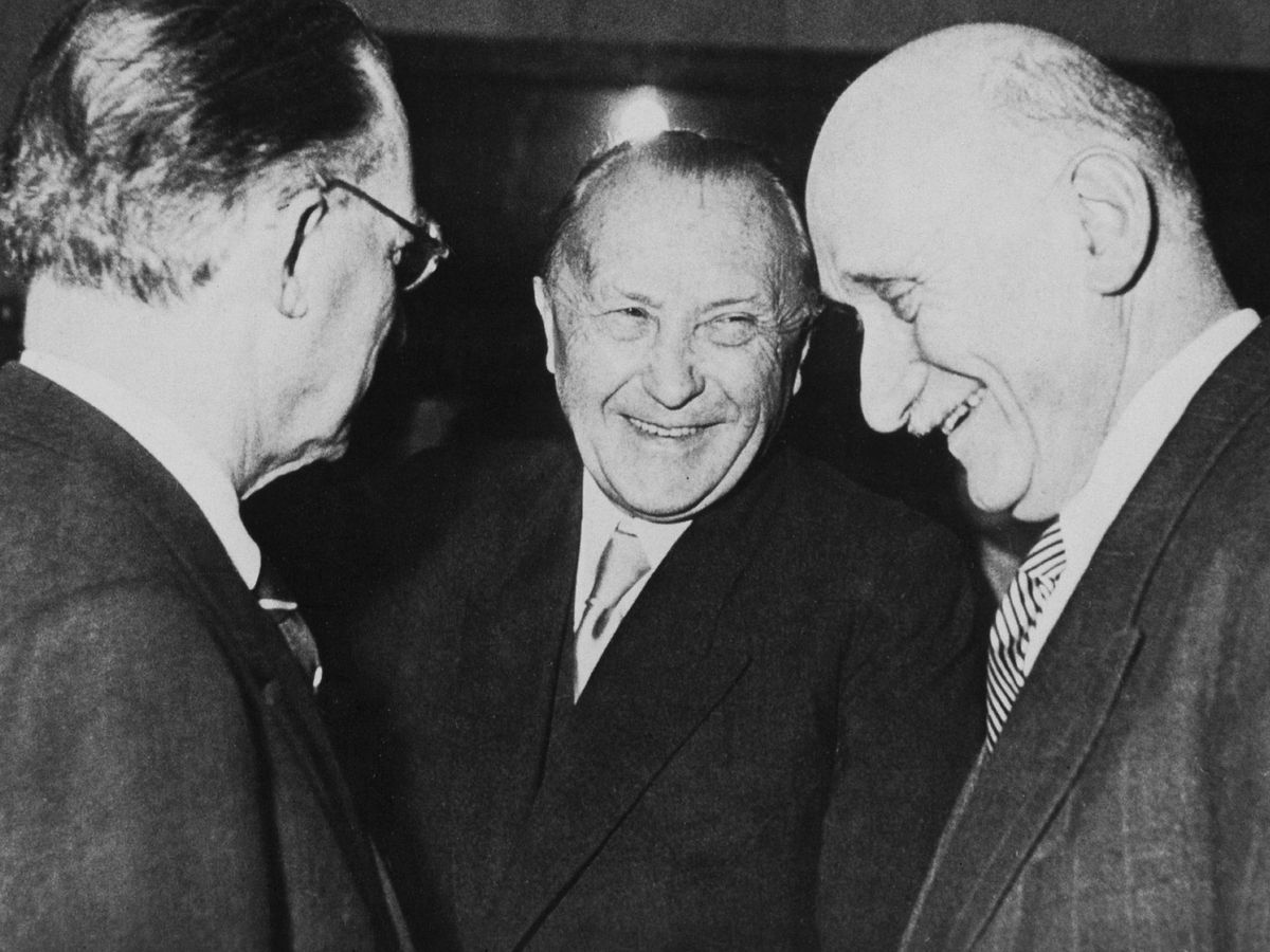 Foto: Alcide de Gasperi, Robert Schuman y Konrad Adenauer en 1951. (Parlamento Europeo)
