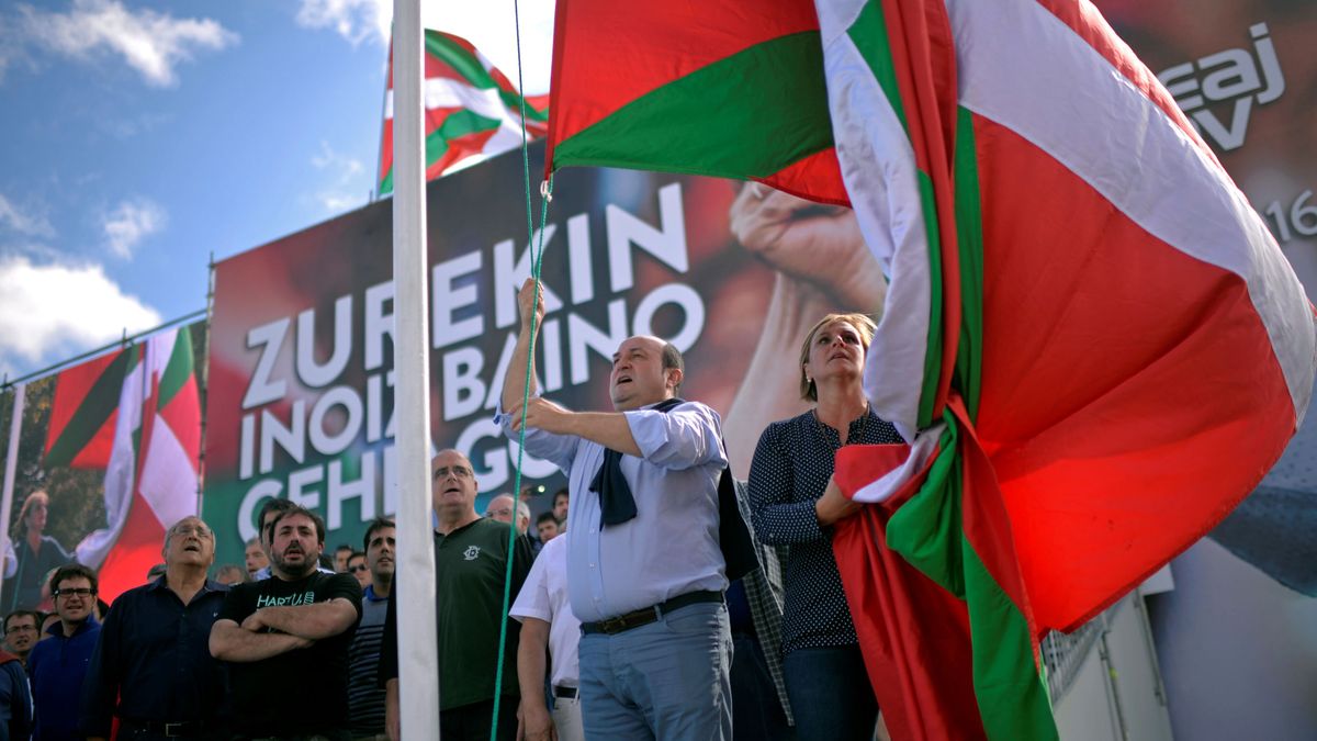 El PNV negociará con Bildu y PSE el Gobierno Vasco y aparta al PP