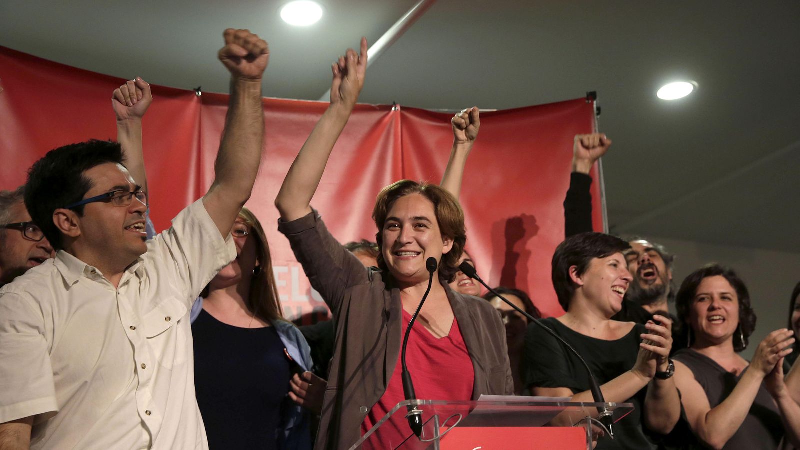 Foto: Ada Colau, de Barcelona en Comú, se dirige a sus simpatizantes tras convertirse en la primera mujer que ha ganado las elecciones municipales en Barcelona (EFE)