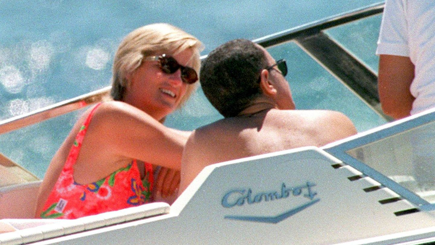 Diana de Gales y Dodi Al-Fayed, en el Mediterráneo. (Cordon Press)