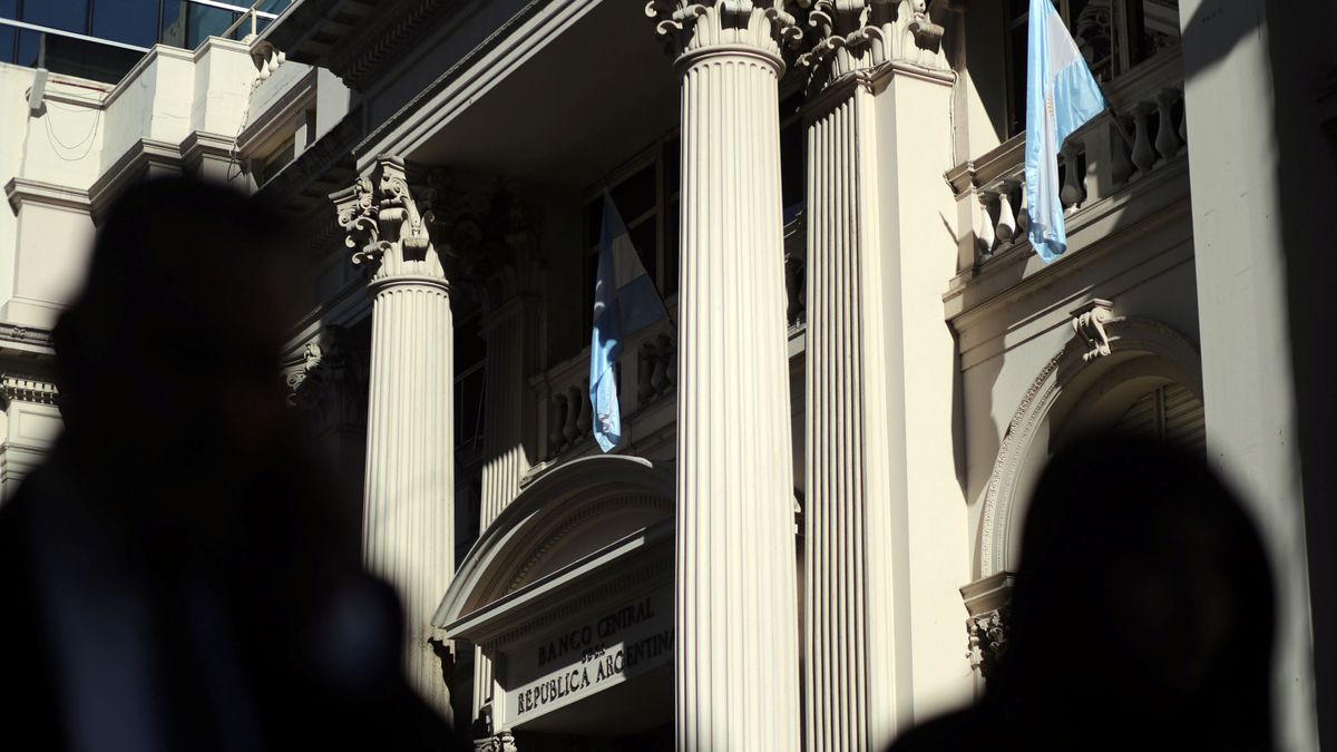 El peso argentino se hunde tras el fiasco de Macri: el mercado ya apuesta por el 'default'