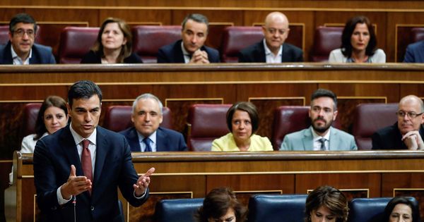 Foto: Pedro Sánchez, durante su primera sesión de control en el Congreso, este 20 de junio. (EFE)
