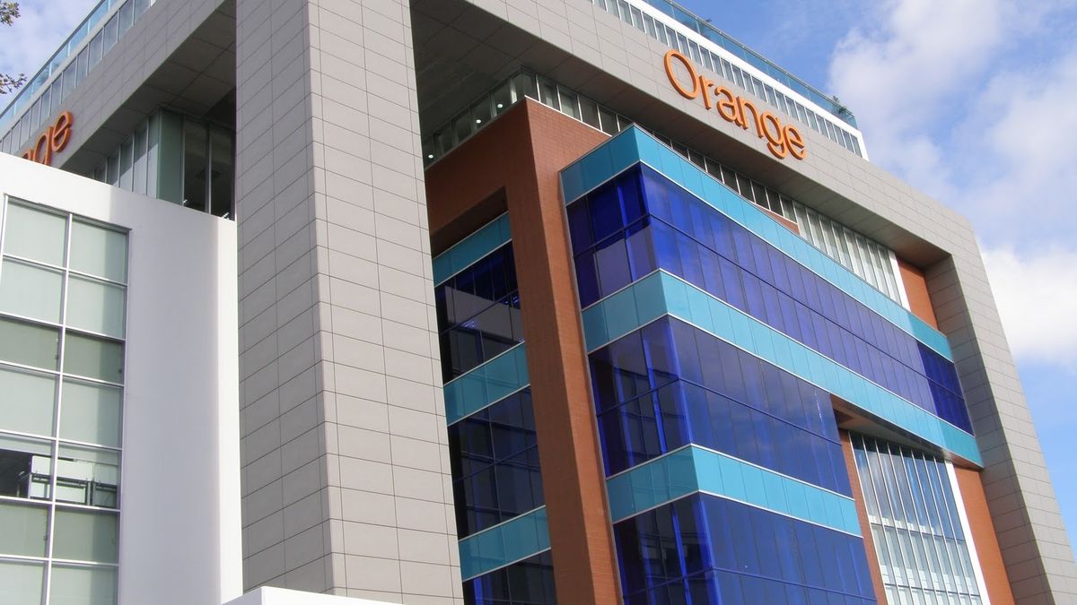 Orange denuncia a Movistar ante la CNMC por sus últimas mejoras en Fusión 