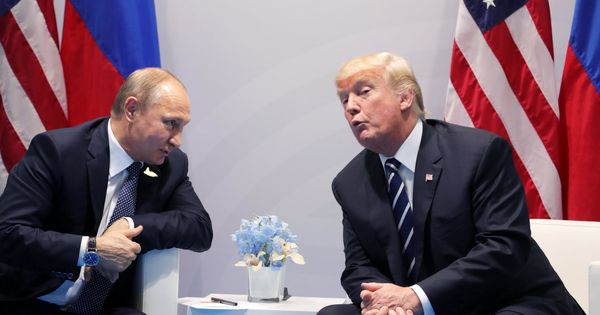 Foto: Donald Trump y Vladímir Putin durante la cumbre del G-20, el pasado 7 de julio. (EFE)