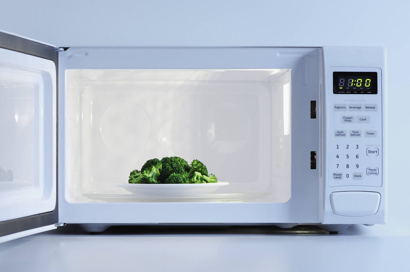 El brócoli no deja de ser brócoli por que lo calentemos al micro. (iStock)