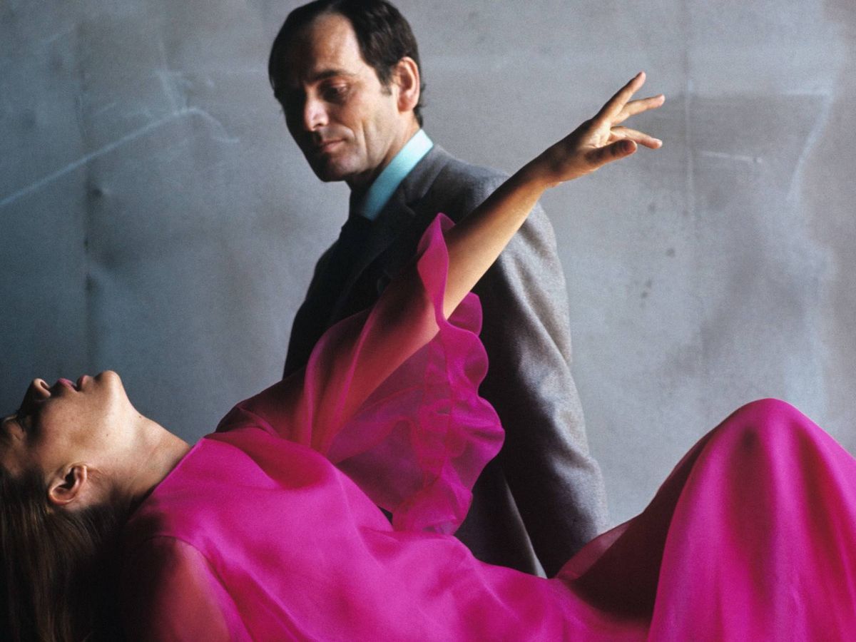 Foto: Pierre Cardin y Jeanne Moreau, en una foto de 1965 para 'Vogue'. (Getty) 
