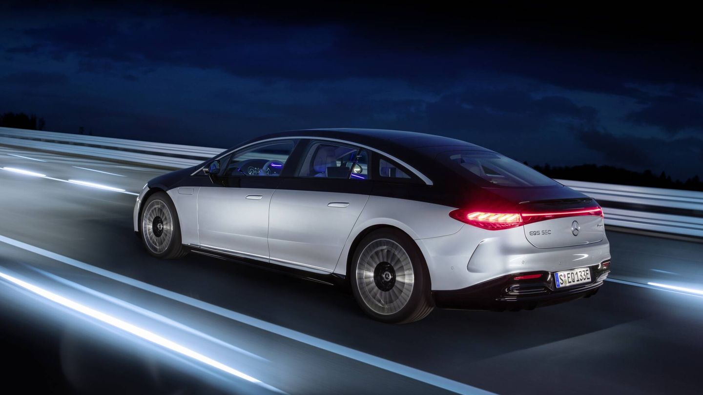 El Mercedes-Benz EQS será el primer modelo eléctrico de la marca que pueda usar el nuevo sistema de recarga 'Plug & Charge', que facilita el proceso.