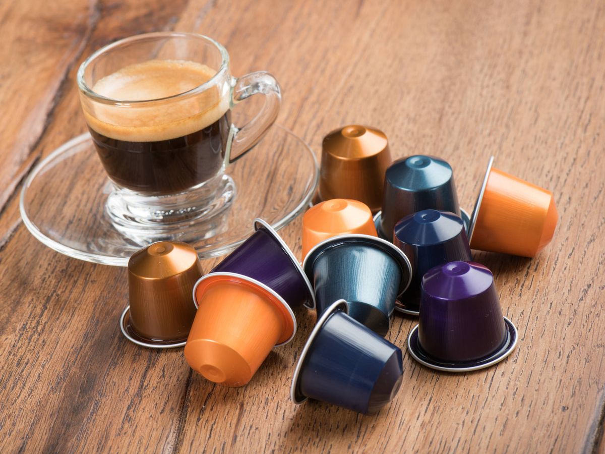 Las mejores cápsulas de café para cafeteras Nespresso o Dolce Gusto, según  la OCU